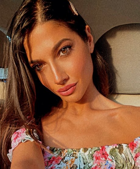 knees onlyfans beautiful nude portrait