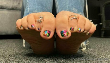 busty blonde onlyfans top portrait