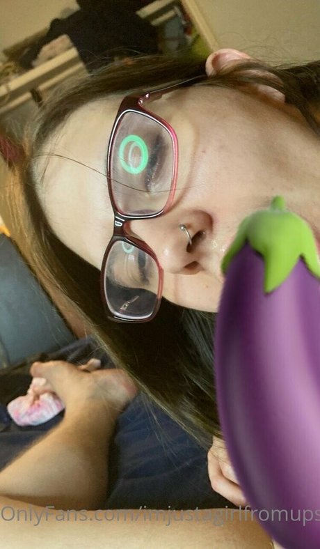 imjustagirlfromupstairs leaked onlyfans