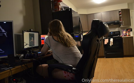 therealallicat onlyfans model photos