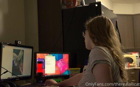 therealallicat onlyfans nude pics