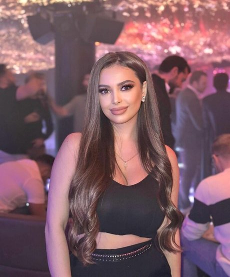 Maya Bulgarien naked on onlyfans