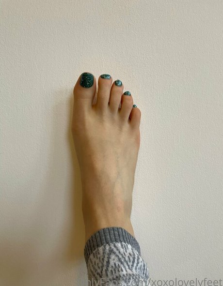 xoxolovelyfeet onlyfans leaked naked
