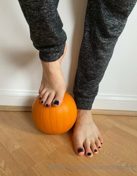 xoxolovelyfeet leaked onlyfans sextape