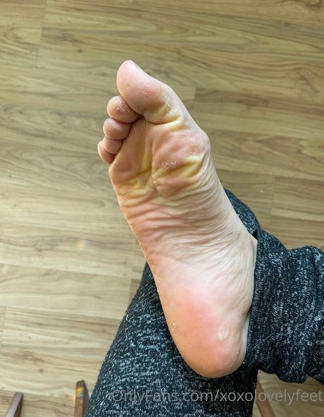 xoxolovelyfeet Profile image