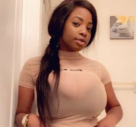 Itstaviaa only fans pics