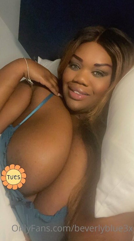 beverlyblue3x onlyfans topless