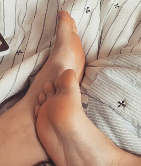 foxelly18 onlyfans topless