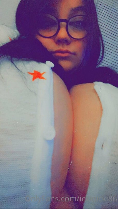 ickinicki86 onlyfans striptease