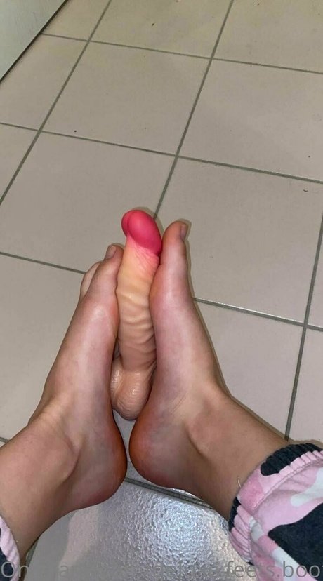 deluxe feets booty on onlyfans