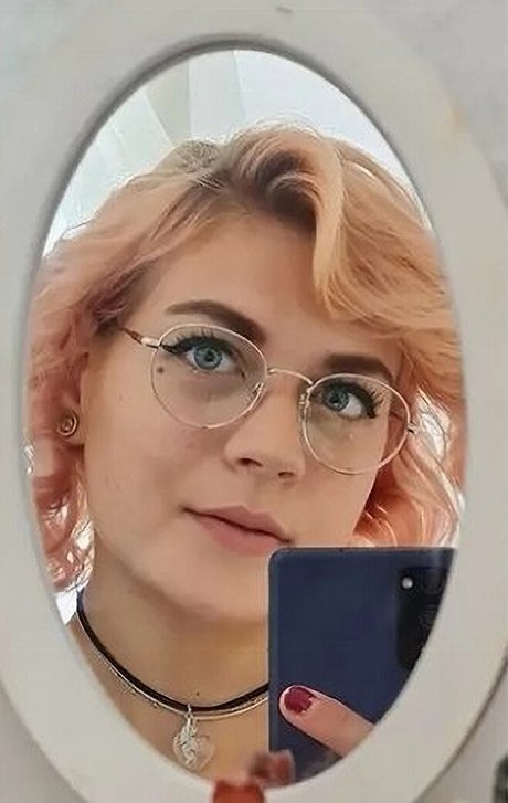 Caroline Haas onlyfans naked leak