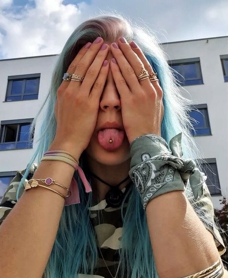 Caroline Haas only fans content