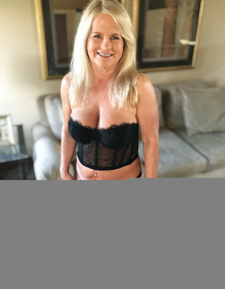 hotwifecandyfree onlyfans mega