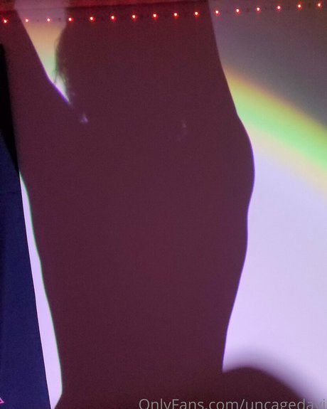 uncagedavi onlyfans model photo