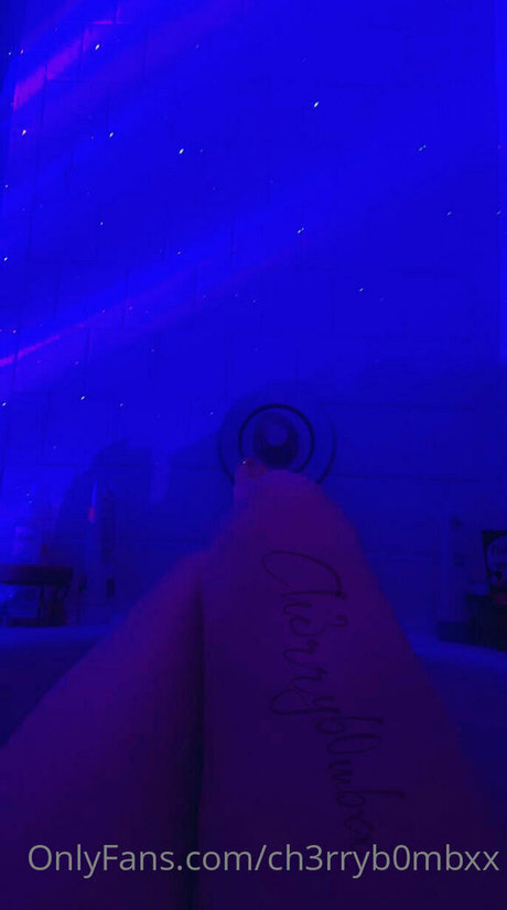 ch3rryb0mbxx only fans leaks