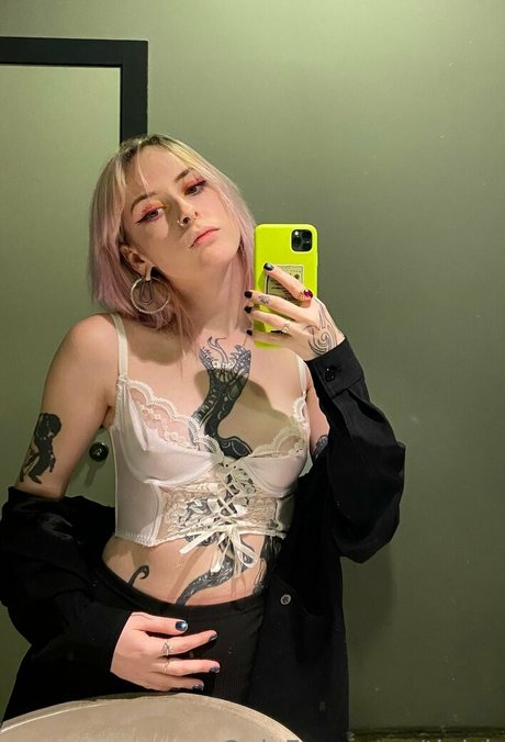 tinich onlyfans striptease