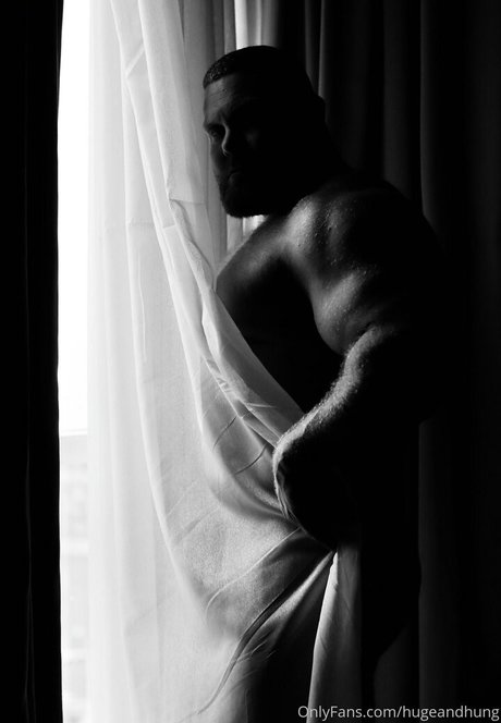 hugeandhung naked leaked onlyfans