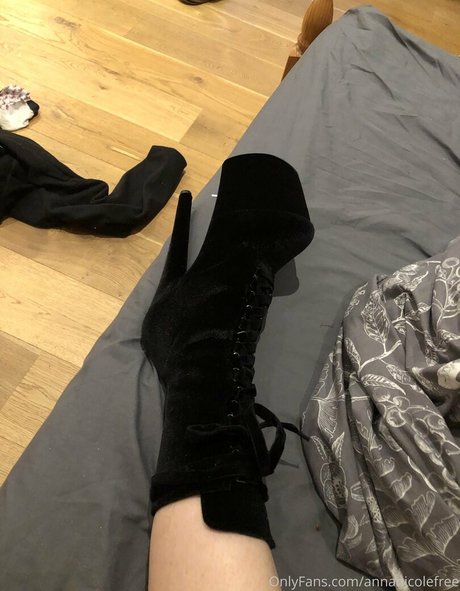 annanicolefree onlyfans photos