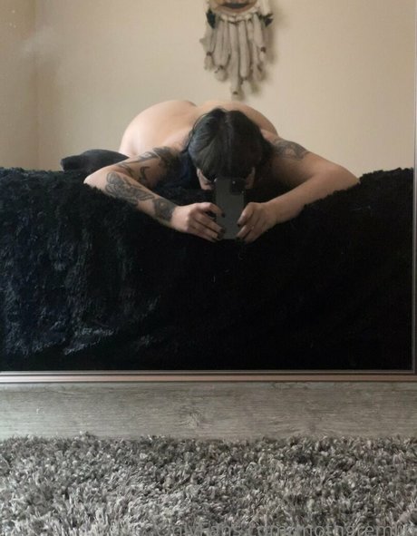 mothgremlin nude onlyfans pics