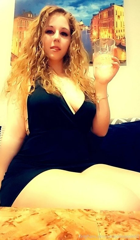 pinkpineapple63 ass onlyfans