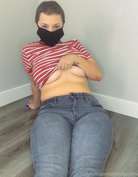 mustbecoralee free only fans