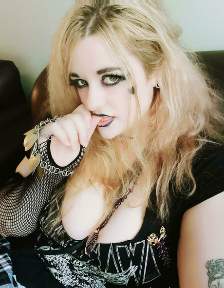 embergemini onlyfans naked