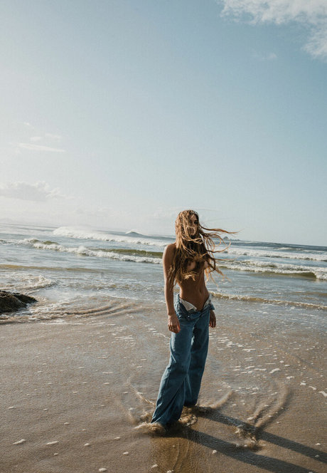 Sjana Elise Earp onlyfans photos