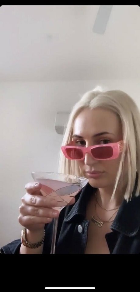 Seshemetka onlyfans nide