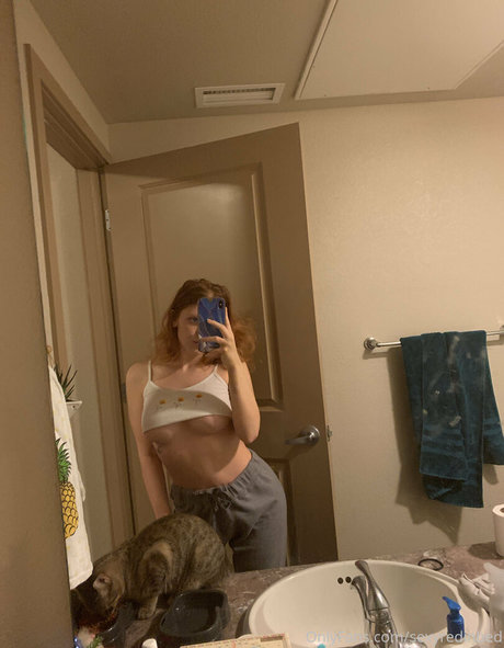 sexyredinbed nude onlyfans