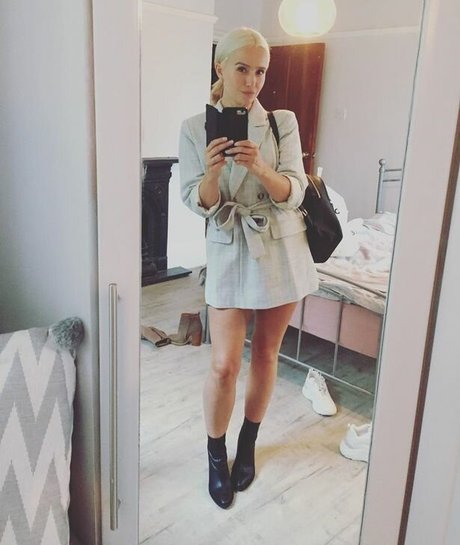 famous ladyboy onlyfans nude artwork