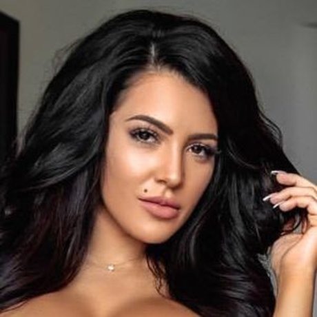 Nikki Waka onlyfans leak sex