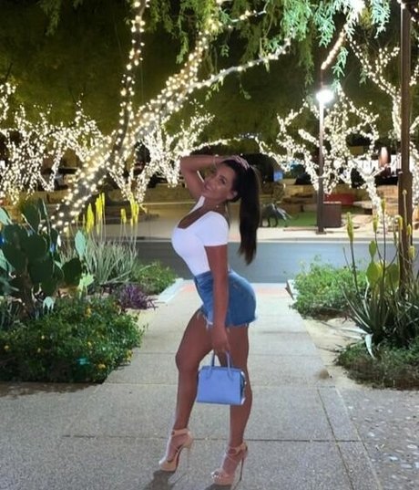 Nikki Waka onlyfans images