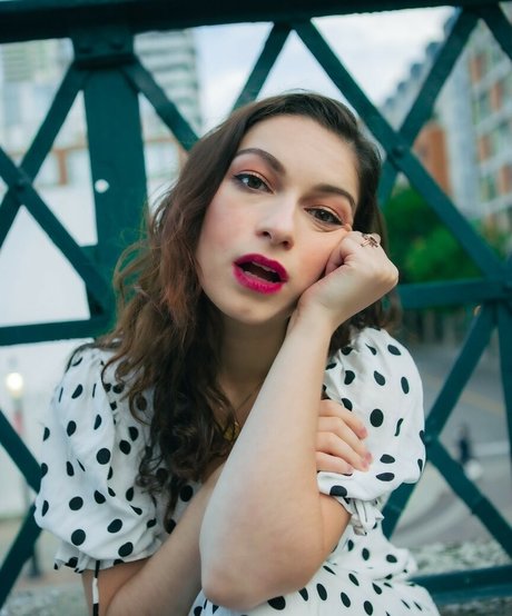 Sydney Meyer onlyfans strip tease