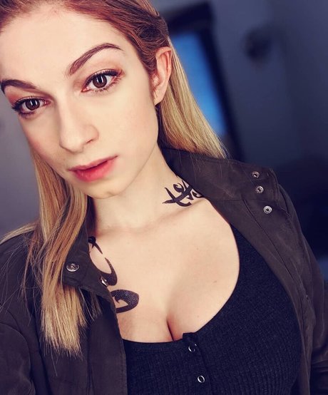 Sydney Meyer naked onlyfans pics