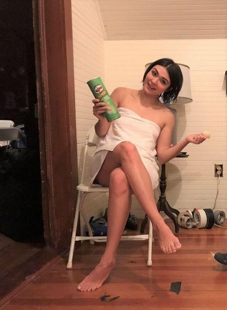 Daniella Pineda sex onlyfans
