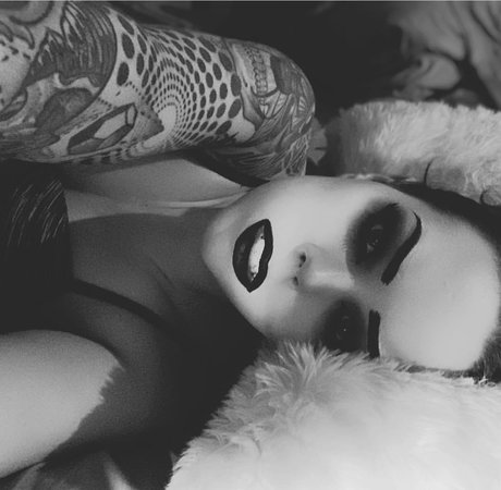 Suzy Berhow onlyfans images