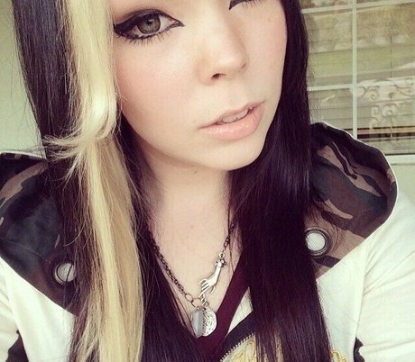 Suzy Berhow onlyfans leaked.