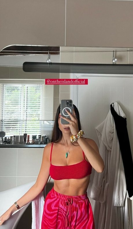 Sophie Slape onlyfans posts