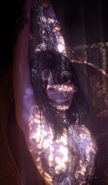 GymnoCerise onlyfans strip tease