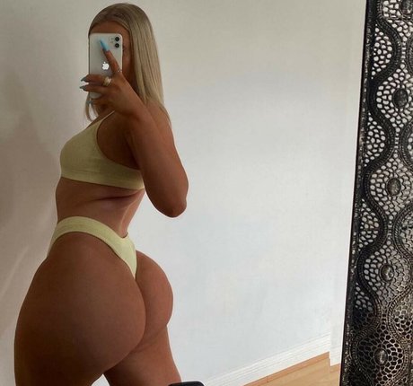 Lucycombe onlyfans free