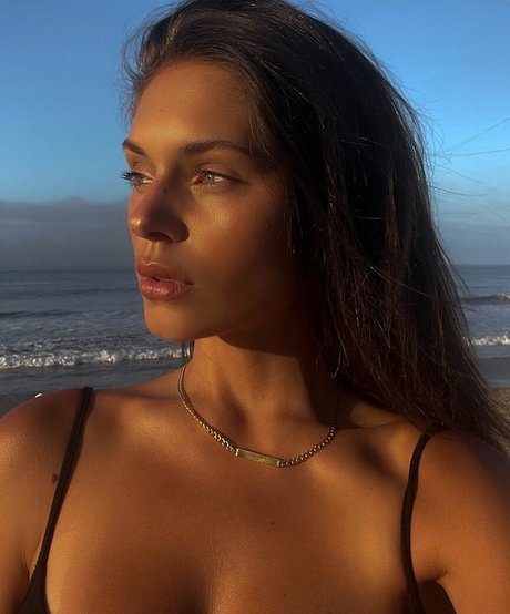 Alyssa Lynch onlyfans sextape leak