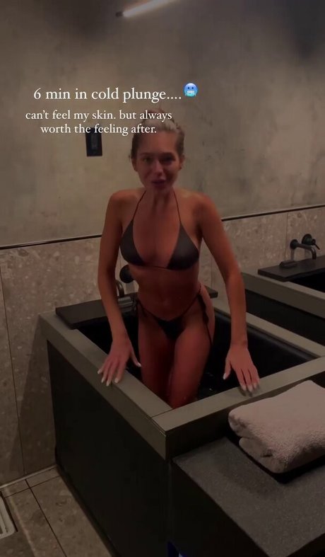 squirting pussy onlyfans sex illustration