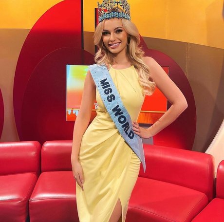 outdoor milf onlyfans pornos depiction