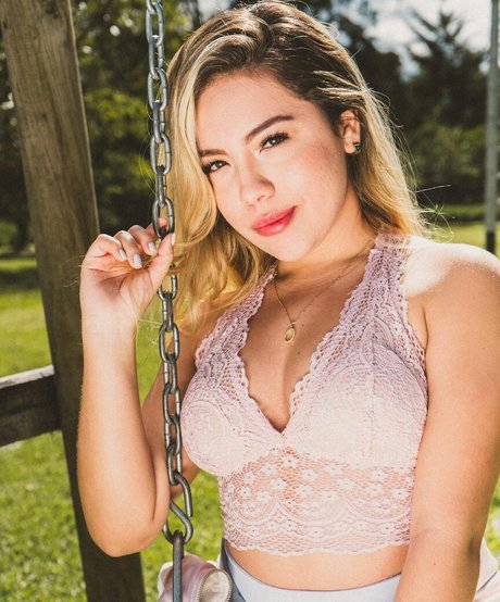 Pauletteartist sexy onlyfans