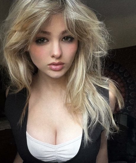 Ember Vail onlyfans nudes leak