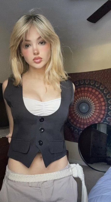 Ember Vail onlyfans naked leaked