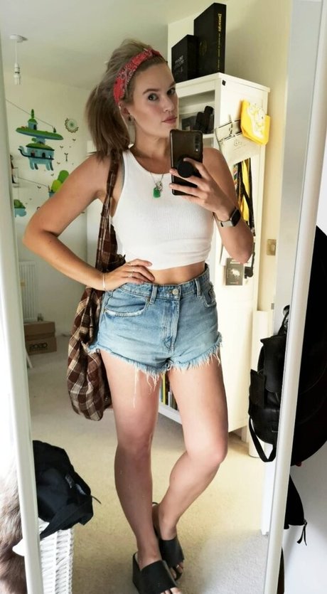 Hollie Bennett onlyfans leaks porn