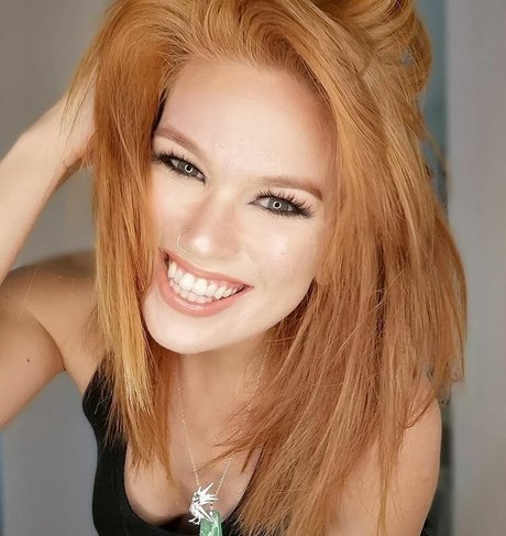 Hollie Bennett onlyfans porn