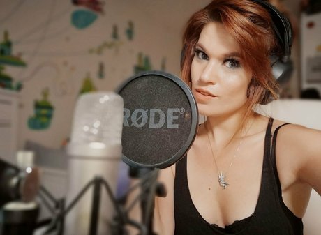 Hollie Bennett onlyfans ass