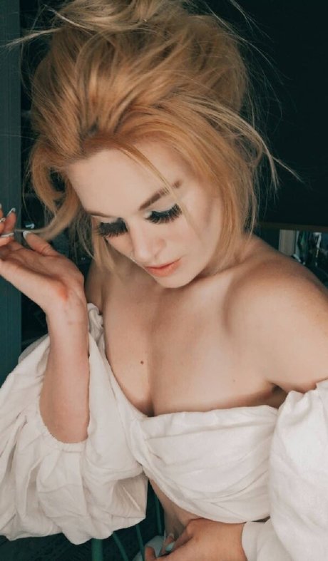 Hollie Bennett is on onlyfans